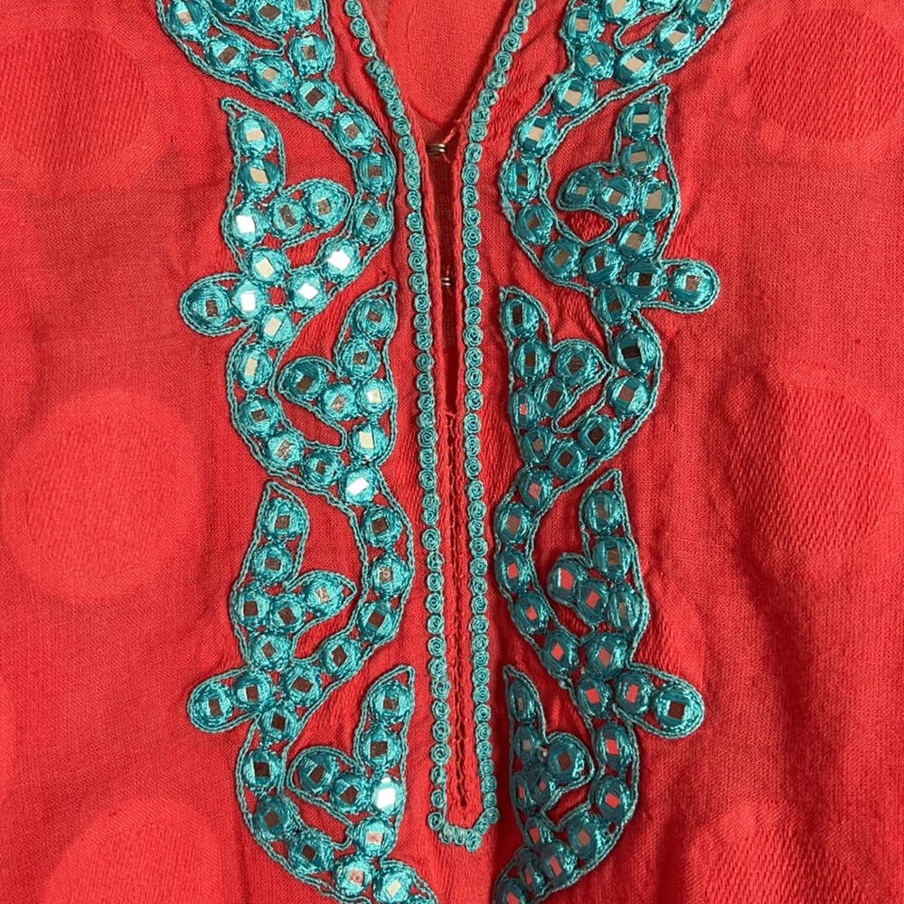 Beautiful top - Picture 3 of 5